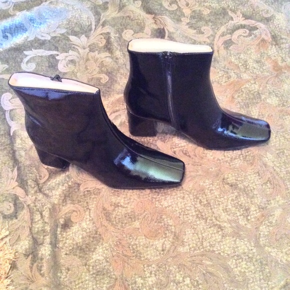 Journey Collection “Haylinn” bootie. - Picture 2 of 9